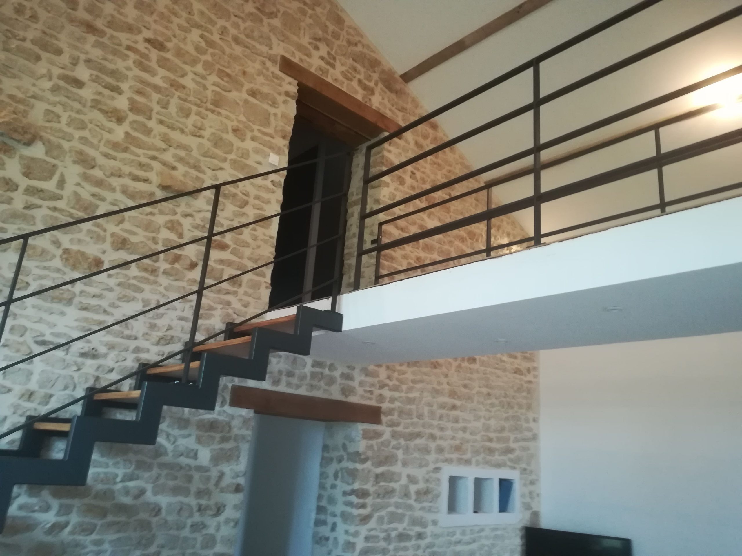 photo d'une réalisation d'un escalier et d'une rampe